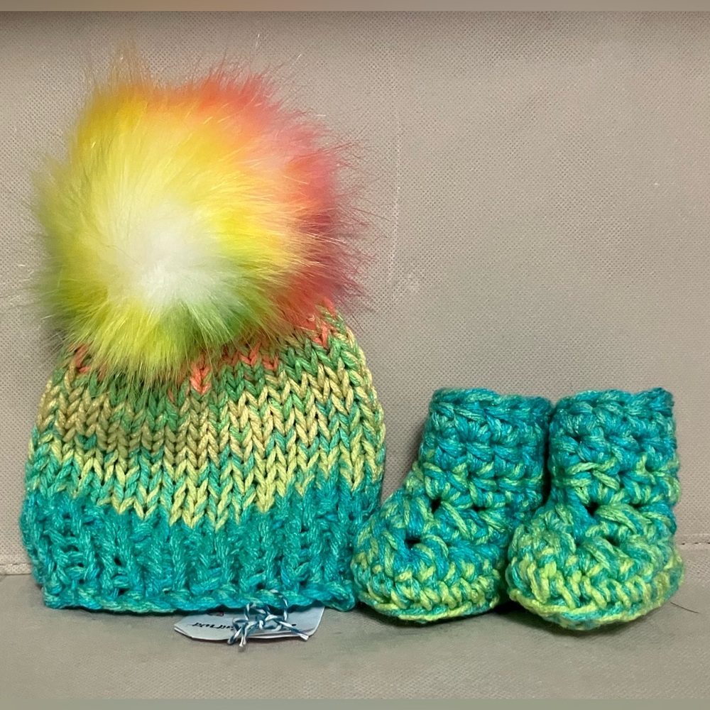 NEW newborn baby hat and bootie set